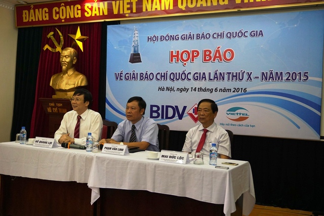 
Toàn cảnh họp báo công bố kết quả Giải báo chí Quốc gia năm 2015 được tổ chức chiều 14/6 tại Hà Nội. Ảnh N.Mai
