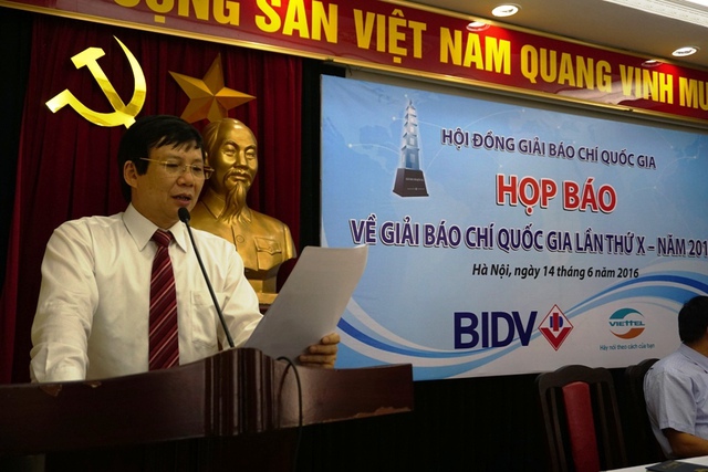 
​Ông Hồ Quang Lợi - Phó Chủ tịch thường trực Hội Nhà báo Việt Nam công bố kết quả tại buổi họp báo. Ảnh N.Mai
