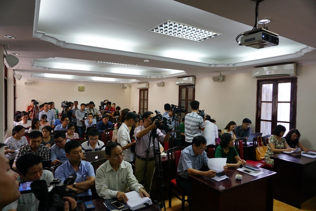 
Họp báo công bố kết quả Giải báo chí Quốc gia năm 2015 thu hút rất đông phóng viên, nhà báo đến từ nhiều cơ quan thông tấn, báo chí tại Hà Nội. Ảnh N.Mai
