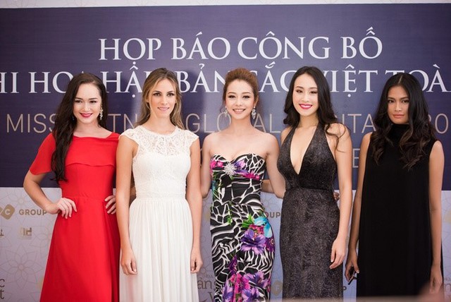 Hoa hậu Thúy Vy (ngoài cùng bên trái) và Hoa hậu Jennyfer Phạm là hai nhan sắc sinh sống ở nước ngoài nhiều năm, nhưng vẫn giữ được bản sắc văn hóa Việt. Ảnh: BTC