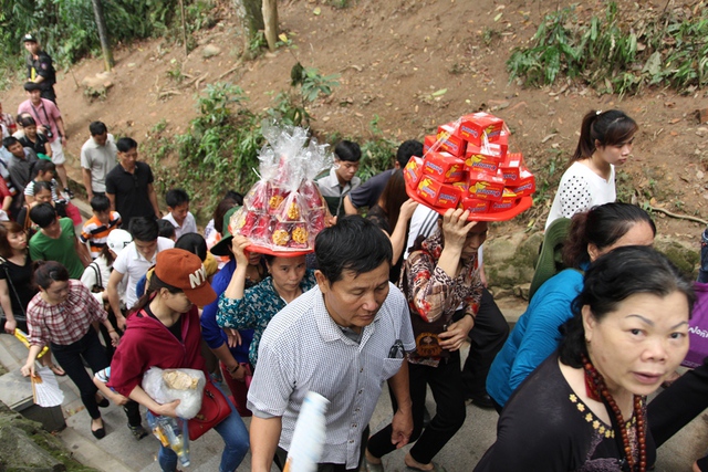 Giỗ Tổ Hùng Vương - Lễ hội Đền Hùng năm 2016 diễn ra trong 5 ngày, từ ngày 12 đến 16/4 (tức từ ngày 6 đến ngày 10/3 năm Bính Thân).