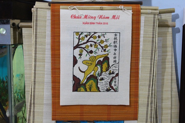 
Bộ lịch tranh Đông Hồ năm Bính Thân mang hình tượng con khỉ do nghệ nhân Nguyễn Hữu Quả sáng tác. Ảnh: Xuân Hải
