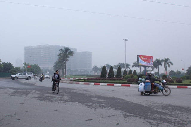 
Hiện tượng này được cơ quan khí tượng lý giải do đợt không khí lạnh biến tính lệch Đông đang tràn vào nước ta.
