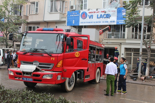 
Lực lượng chữa cháy đang khẩn trương làm việc
