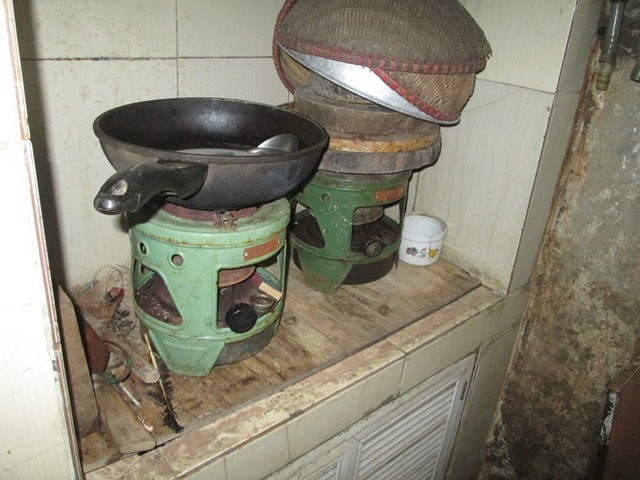 
Góc bếp nhỏ của gia đình ông Xuân. Ảnh: Ngọc Thi
