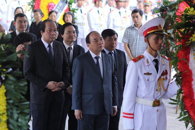 
Thủ tướng Nguyễn Xuân Phúc tới tham dự lễ tang. Ảnh: Đình Việt
