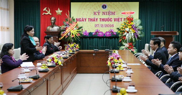 
Bộ trưởng Bộ Y tế Nguyễn Thị Kim Tiến trân trọng cảm ơn sự quan tâm của Ban Tuyên giáo Trung ương đối với công tác y tế. Ảnh: T.Minh
