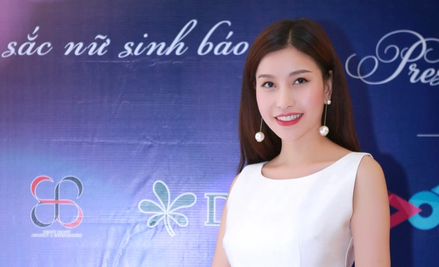
Hoa Hậu Nguyễn Lam Cúc là 1 trong top 10 nữ doanh nhân thành công trong độ tuổi dưới 30. Cô cũng được vinh danh là Nữ doanh nhân tiêu biểu của năm do tổ chức Women Leaders Forum 2016 bình chọn. Mặc dù có nhiều khó khăn, thử thách và áp lực trong quá trình khởi nghiệp, những đến hôm nay, Hoa hậu Lam Cúc đã làm chủ một thương hiệu đạt 1 triệu khách hàng trong 10 năm qua.
