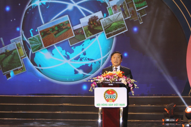 
Đ/c Lại Xuân Môn (Ủy viên BCH T.Ư Đảng, Chủ tịch T.Ư Hội Nông dân Việt Nam) phát biểu tại buổi lễ.

 
