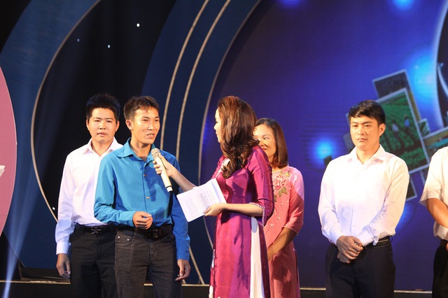 
Nông dân trẻ Bùi Văn Xuân (Hòa Bình) là người đoạt giải nhất trong cuộc thi.

 
