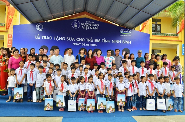 Tính đến năm 2016, tổng số lượng sữa mà Quỹ sữa Vươn cao Việt Nam đã đem đến cho hơn 373.000 trẻ em khó khăn tại VN trong gần 9 năm hoạt động là gần 30 triệu ly sữa, tương đương khoảng 120 tỉ đồng.