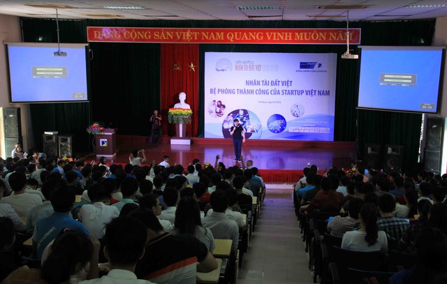 
Chương trình giao lưu “Nhân tài Đất Việt: Bệ phóng thành công cho các startup Việt Nam” được tổ chức tại trường Đại học Bách khoa (Đại học Đà Nẵng). Ảnh: Đức Hoàng
