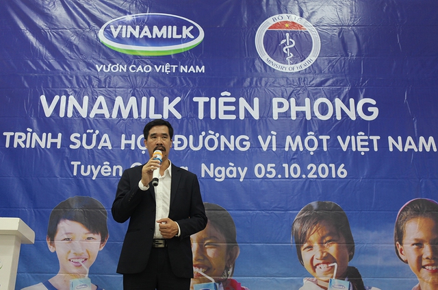 Ông Nguyễn Quốc Khánh – Giám Đốc Điều hành Vinamilk chia sẻ kinh nghiệm gần 10 năm tiên phong triển khai thực hiện chương trình Sữa học đường tại ngày hộị sữa học đường ở Tuyên Quang
