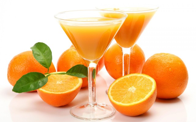 Uống nhiều nước cam chống lại sự tạo thành sỏi thận ( ảnh minh họa)