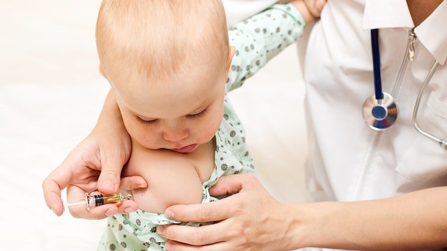 Trẻ cần tiêm đủ 2 liều vắc-xin phòng thủy đậu