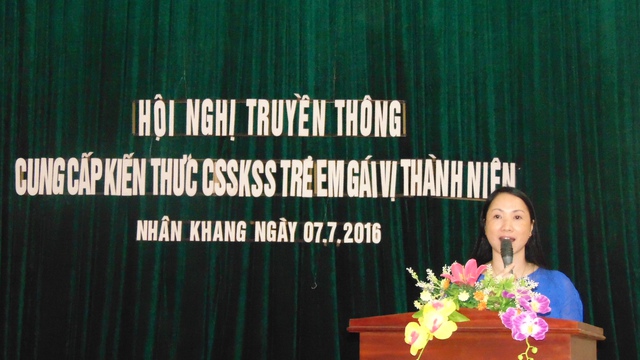 
Đ/c Tạ Thị Hoa - Chi cục trưởng Chi cục Dân số - KHHGĐ tỉnh Hà Nam phát biểu trong hội nghị truyền thông tại xã Nhân Khang, huyện Lý Nhân
