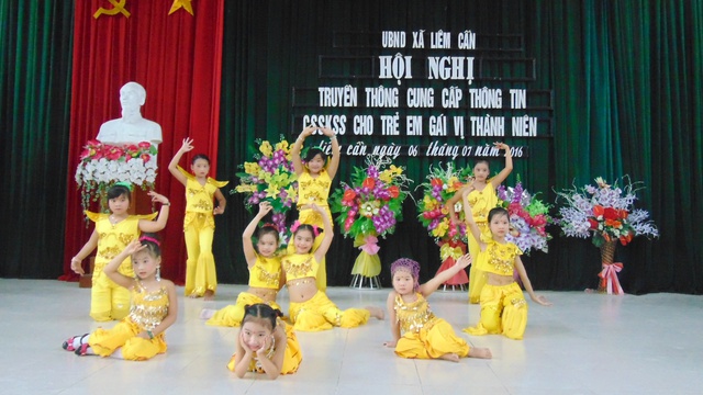 Tiết mục múa của đội văn nghệ xã Liêm Cần - huyện Thanh Liêm