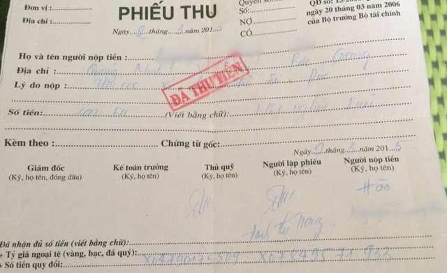 Tờ phiếu thu tiền cọc mà anh H nộp tai phòng 209, nhà D5A, đường Trần Thái Tông, Hà Nội.