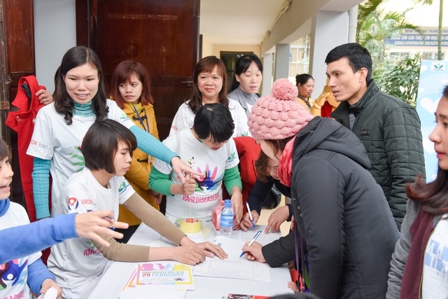 
Các bậc cha mẹ đều có chung mong muốn: Chúng tôi hi vọng cộng đồng sẽ cùng chung tay giúp đỡ các bệnh nhi mắc bệnh hiếm.
