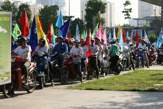 
Lễ diễu hành cổ động thu hút khoảng 400 người là cán bộ dân số - y tế và đoàn viên thanh niên trên địa bàn. Ảnh: Chí Cường
