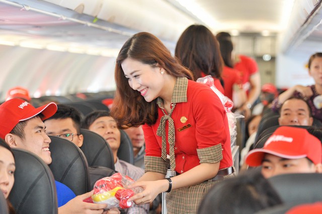 Mang đến cơ hội đi lại, du lịch vào mùa đẹp nhất trong năm, Vietjet dành tặng 30,000 vé siêu tiết kiệm giá từ 0 đồng vào 3 ngày vàng 3, 4, 5/8.