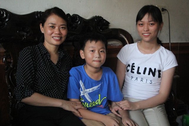 
Đây là niềm vui to lớn của gia đình Trang sau những nỗ lực, cố gắng học tập của “cô bé chăm chỉ”
