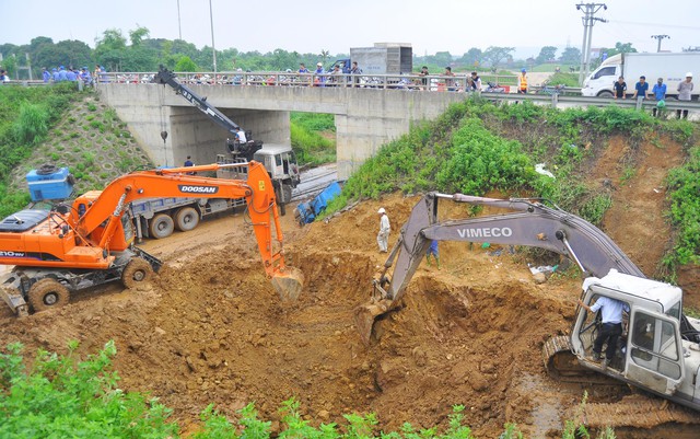 
Đường nước sông Đà giai đoạn 1 đã vỡ ống đến 17 lần. Ảnh T.Minh
