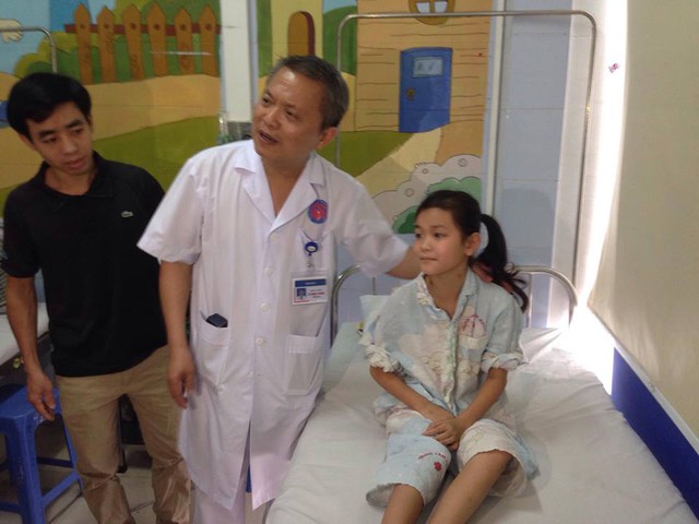 
GS Lê Ngọc Thành cho biết, để làm được kỹ thuật trên, Bệnh viện đã tiến hành hơn 300 ca mổ tim hở ít xâm lấn, tiến tới lộ trình đảm bảo an toàn cho người bệnh khi thực hiện phương pháp mới. Ảnh: TG
