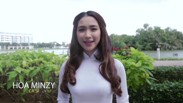 
Cô nàng Hòa Minzy đa sắc màu trong Gương Mặt Thân Quen trở nên đằm thắm trong Vươn Cao Việt Nam
