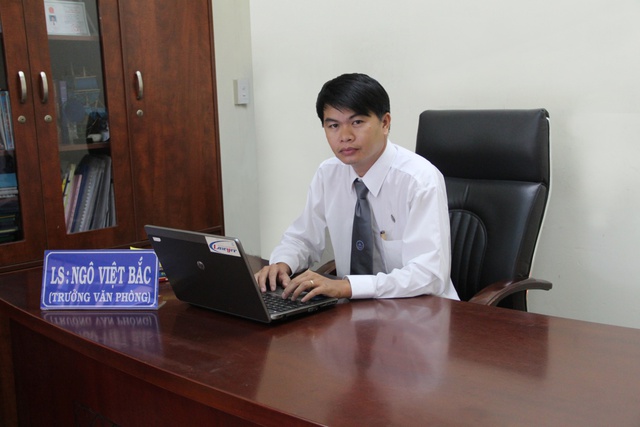 Luật sư Ngô Việt Bắc trao đổi với PV