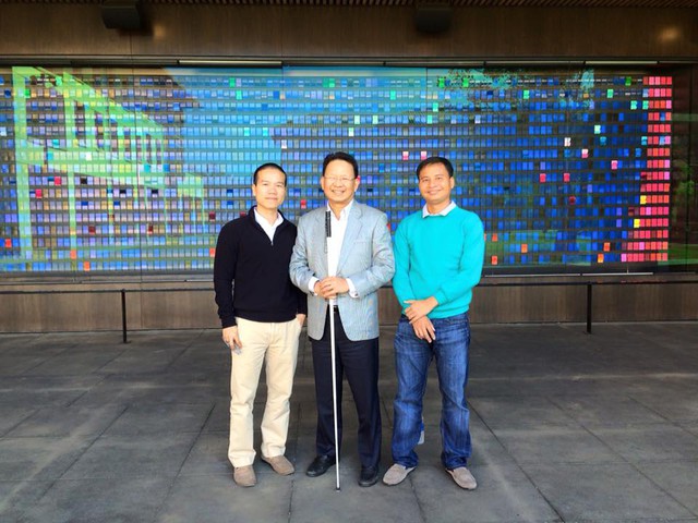 Anh Lê Khắc Hiếu, anh Phạm Đức Trung Kiên và anh Nguyễn Đức Thắng (từ trái qua phải) trong một chuyến công tác tại Hoa Kỳ.