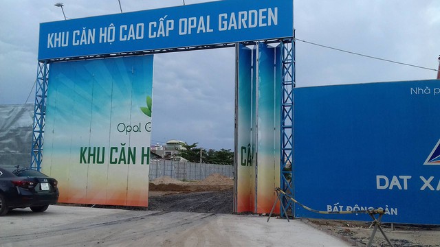 
Bên trong dự án Opal Garden vắng bóng công nhân.
