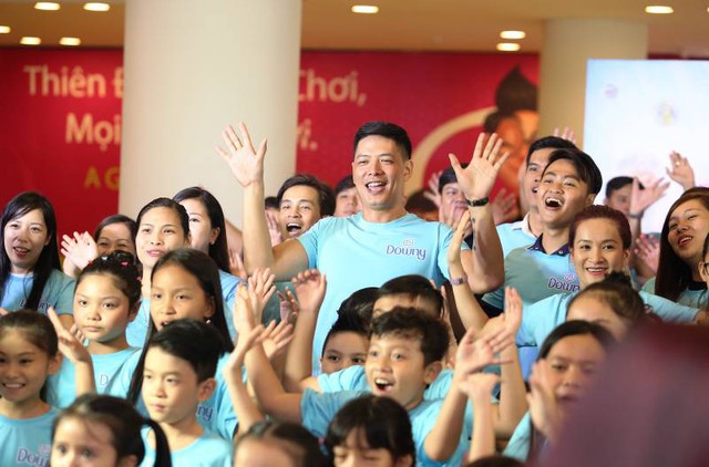 Gia đình Bình Minh hào hứng tại sự kiện diễn ra ở Vivo City – Q.7, TPHCM