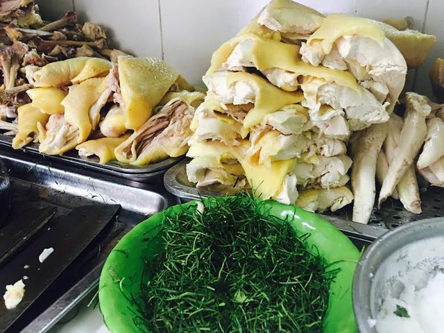 
Gà làm phở được bắt tại các trại ở Vĩnh Phúc
