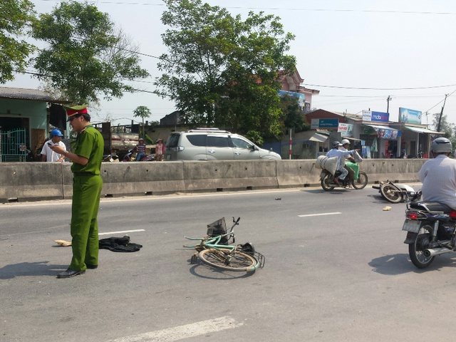 Sau khi xảy ra sự việc, lực lượng chức năng đã có mặt bảo vệ hiện trường vụ tai nạn. Ảnh: Lê Chung