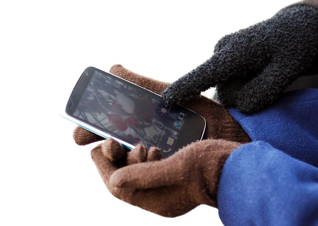 Smartphone của bạn có thể phản ứng với thời tiết lạnh theo cách tiêu cực. Ảnh: Ibtimes.
