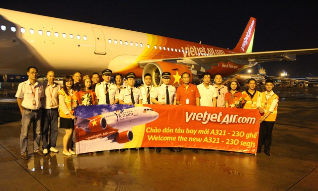 Với dịch vụ chất lượng, hạng vé đa dạng, giá vé tiết kiệm, Vietjet mang đến cho hành khách trải nghiệm bay trên tàu bay mới, ghế da êm ái, thức ăn nóng ngon miệng, tiếp viên xinh đẹp, thân thiện và dịch vụ tiện ích cộng thêm thú vị.