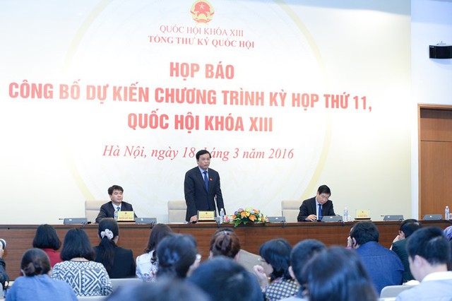 Tổng thư ký Quốc hội Nguyễn Hạnh Phúc phát biểu tại họp báo. Ảnh: Cổng TTĐT Quốc hội