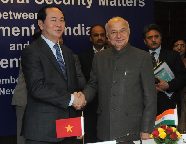 Ngày 1/11/2013, tại Thủ đô New Delhi, Bộ trưởng Trần Đại Quang và Đoàn đại biểu cấp cao bộ Công an Việt Nam đã hội đàm với Bộ trưởng Sushilkumar Shinde và Đoàn đại biểu cấp cao bộ Nội vụ Ấn Độ. Ảnh Tiến Hiến