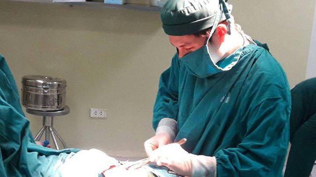 
Phẫu thuật cắt bỏ khối u xơ tử cung ở Bệnh viện Đa khoa Đức Giang. Ảnh: BVCC
