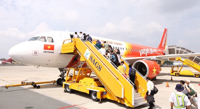 
Theo Vietjet, tình huống chuyến bay bị ảnh hưởng do nguyên nhân thời tiết và ảnh hưởng dây chuyền tới các chuyến bay kế tiếp là đặc thù của vận tải hàng không. Ảnh VJ
