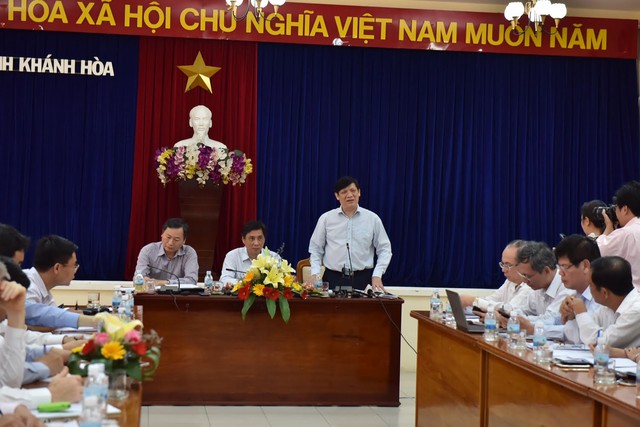 
Thứ trưởng Nguyễn Thanh Long đã trực tiếp tới Khánh Hòa để chỉ đạo công tác phòng chống dịch do virus Zika. Ảnh: Huỳnh Nguyễn
