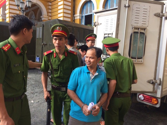 Ông Võ Văn Minh đến phiên tòa sáng nay (30/6) tại TP.HCM.
