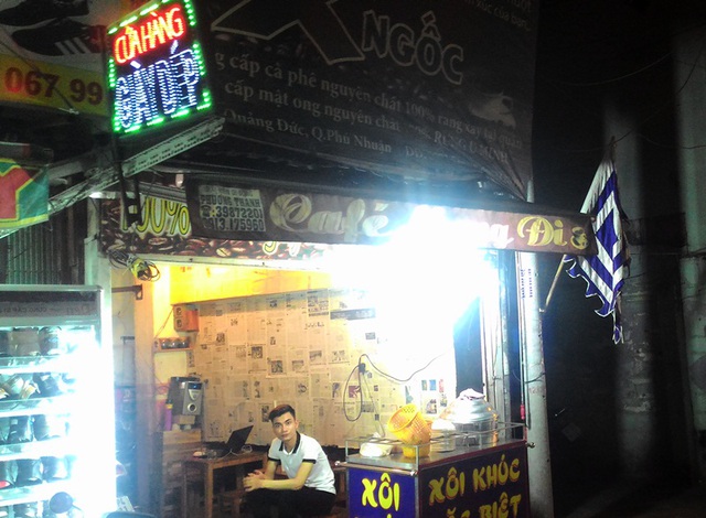 
Quán cà phê X-Ngốc, nơi cố nhạc sĩ Nguyễn Ánh 9 tản bộ ra đầu hẻm nhâm nhi ly cà phê và chỉ hút đúng một điếu thuốc lá.
