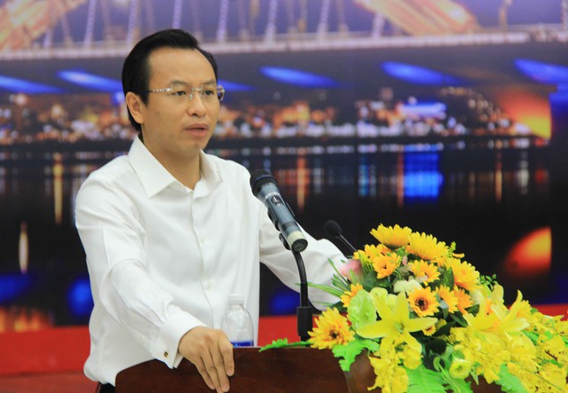 Bí thư Thành ủy Đà Nẵng Nguyễn Xuân Anh phát biểu tại buổi đối thoại. Ảnh: Đức Hoàng