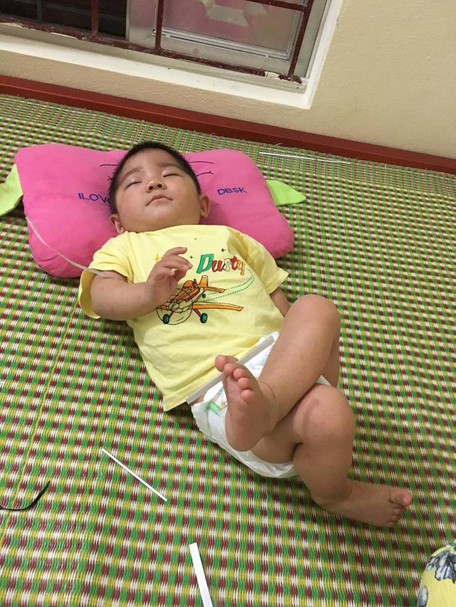 D&aacute;ng điệu ngộ nghĩnh khi ngủ của Yến Nhi được Thanh T&acirc;m khoe. Ảnh: FBNV