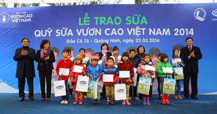 58 ngàn ly sữa Vinamilk đến với trẻ em nghèo Quảng Ninh 1