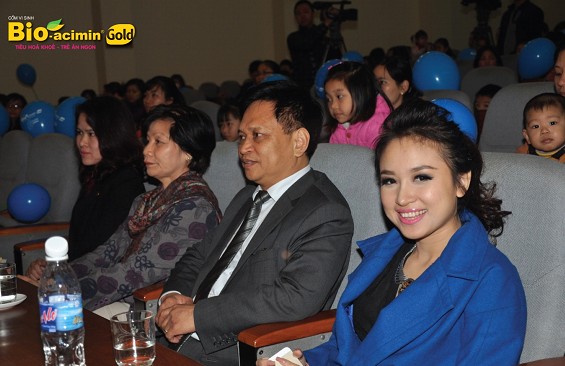 V&acirc;n Hugo &ndash; B&agrave; mẹ th&ocirc;ng th&aacute;i 2