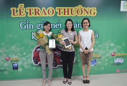 Bảo Xuân chúc mừng khách hàng đầu tiên trúng xe máy Honda Lead  2