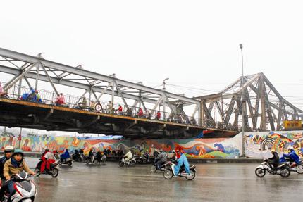 H&agrave; Nội: Kh&ocirc;ng ph&aacute; cầu Long Bi&ecirc;n 1